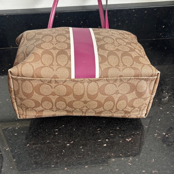 Coach leather bag. - Picture 8 of 13